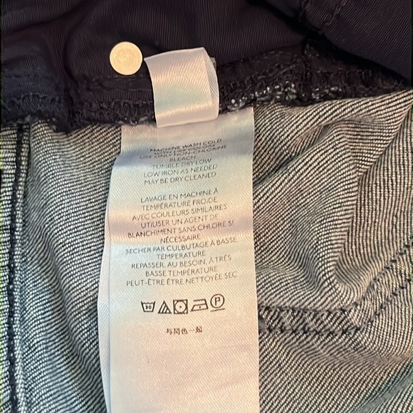 Pilcro and the Letterpress Anthropologie Slim
Boyfriend Shorts High Rise Size 28 - Picture 14 of 16